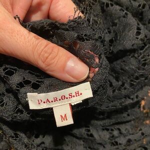 Parosh lace shoulder cover brand new